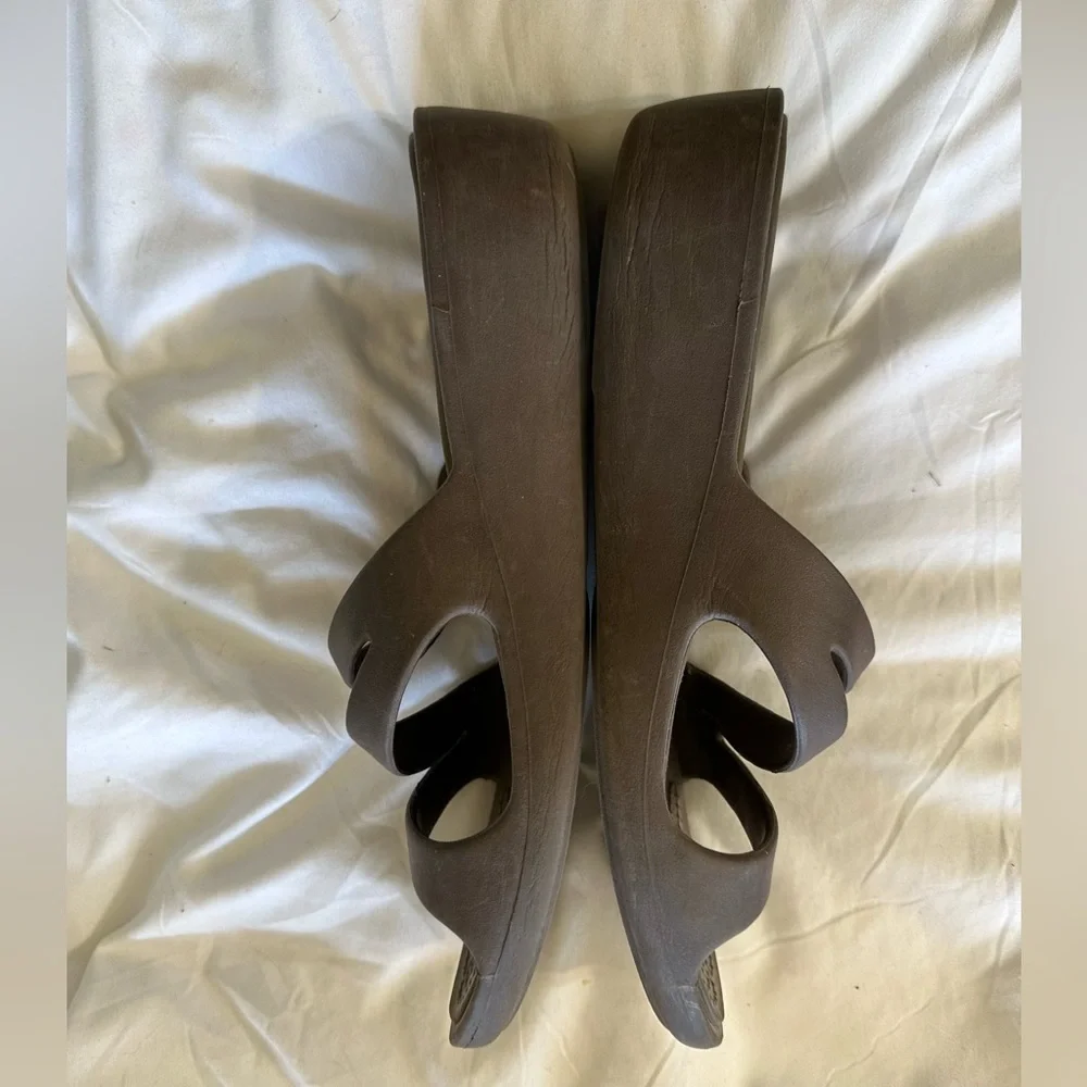 Crocs Women's Slip On Wedge Slides Sandals Brown Size 10. - Picture 4 of 8